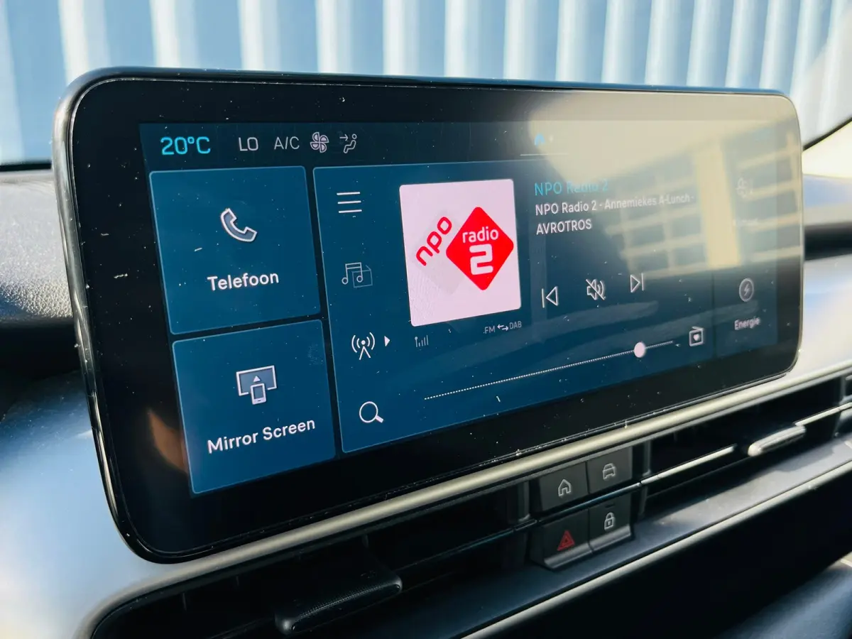 Summit 54 kWh | Achteruitrijcamera | Airco (automatisch) | Apple Carplay/Android Auto|telefoonintegratie premium