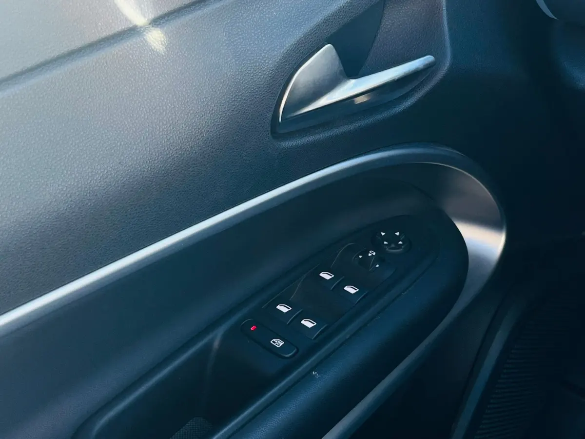 Summit 54 kWh | Achteruitrijcamera | Airco (automatisch) | Apple Carplay/Android Auto|telefoonintegratie premium