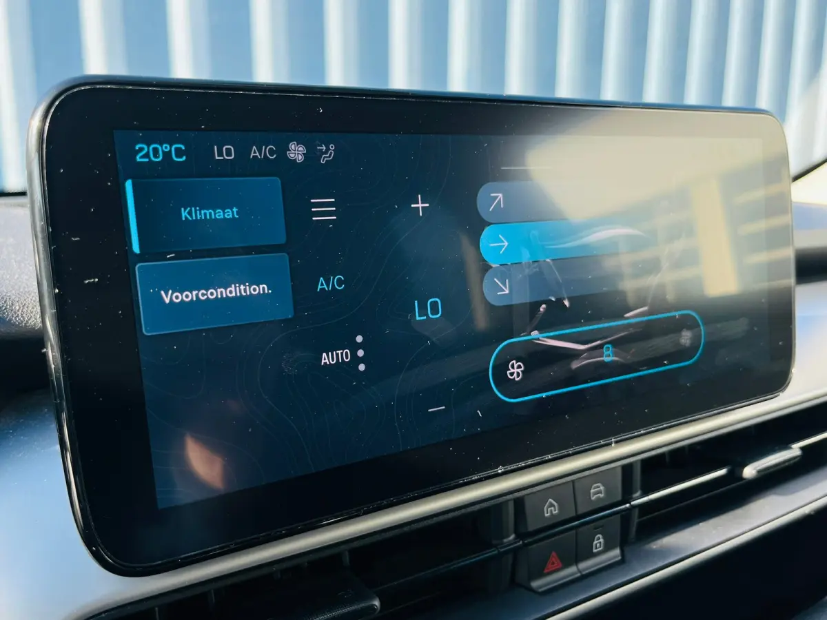 Summit 54 kWh | Achteruitrijcamera | Airco (automatisch) | Apple Carplay/Android Auto|telefoonintegratie premium