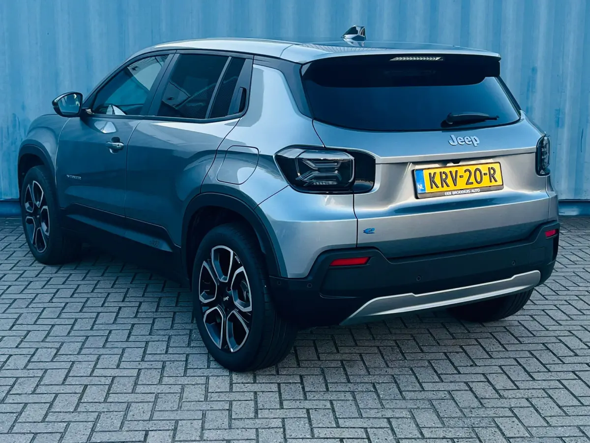 Summit 54 kWh | Achteruitrijcamera | Airco (automatisch) | Apple Carplay/Android Auto|telefoonintegratie premium