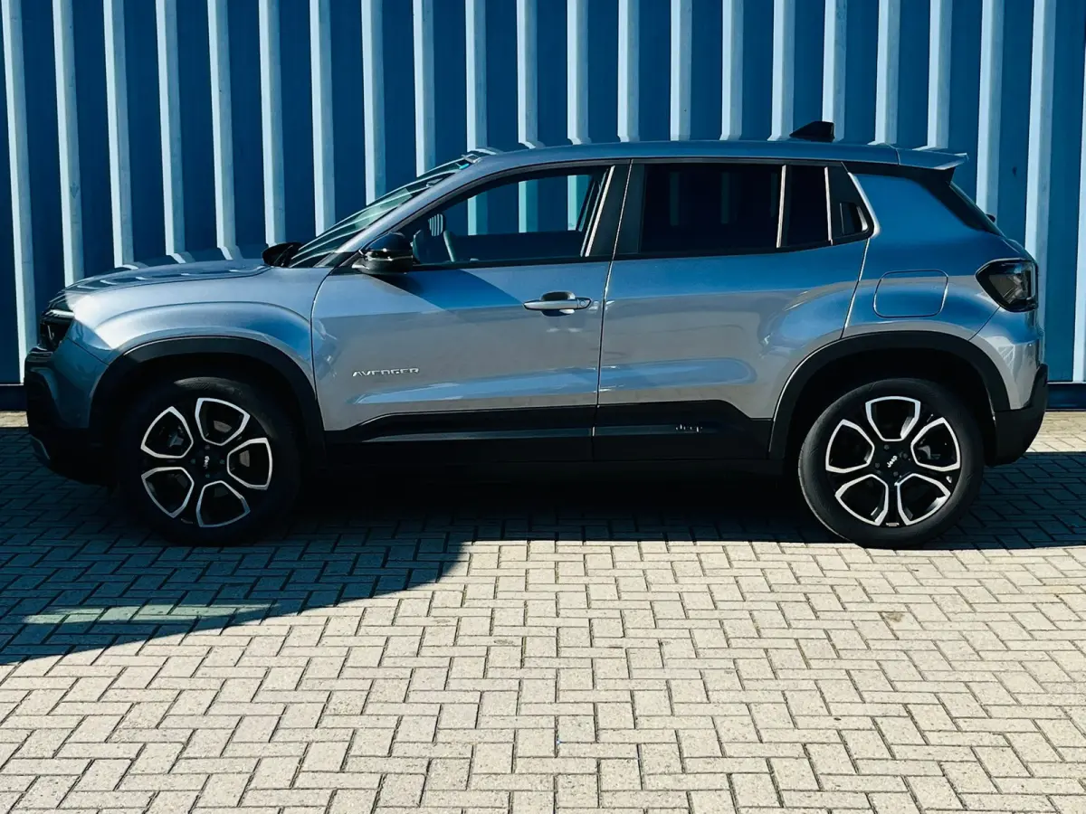 Summit 54 kWh | Achteruitrijcamera | Airco (automatisch) | Apple Carplay/Android Auto|telefoonintegratie premium
