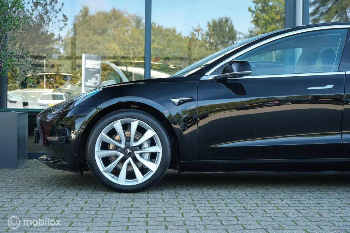 Long Range AWD 75 kWh | 92% SOH | Stoelverwarming voor en achter | Pano | ACC | 19 Inch velgen | zeer netjes | Unieke km's | FSD3