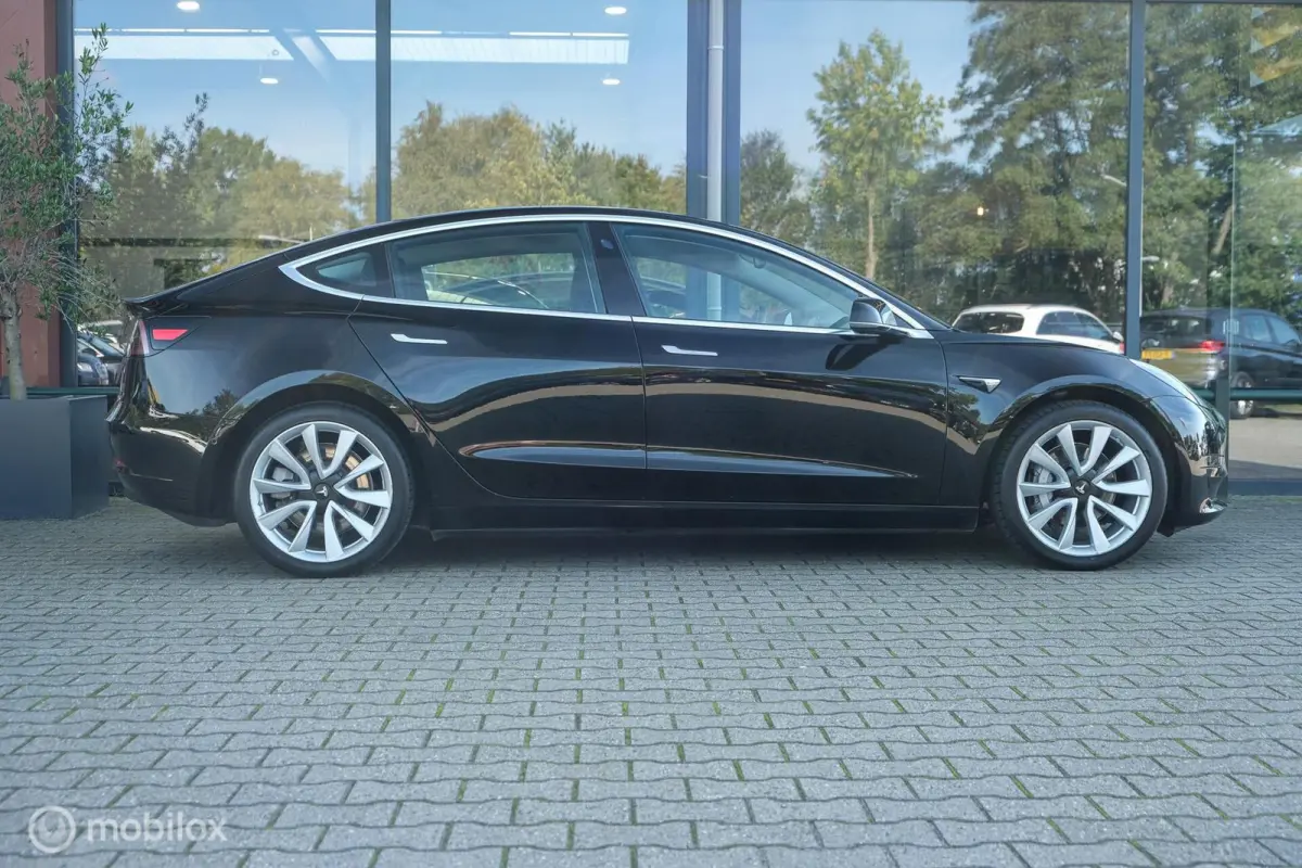 Long Range AWD 75 kWh | 92% SOH | Stoelverwarming voor en achter | Pano | ACC | 19 Inch velgen | zeer netjes | Unieke km's | FSD3