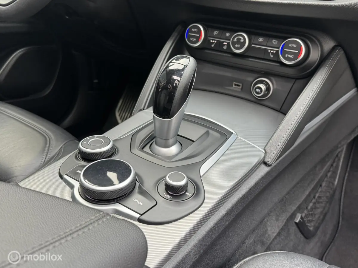 | 2.0 T AWD | PANO | 280 PK | Zwart Leer |