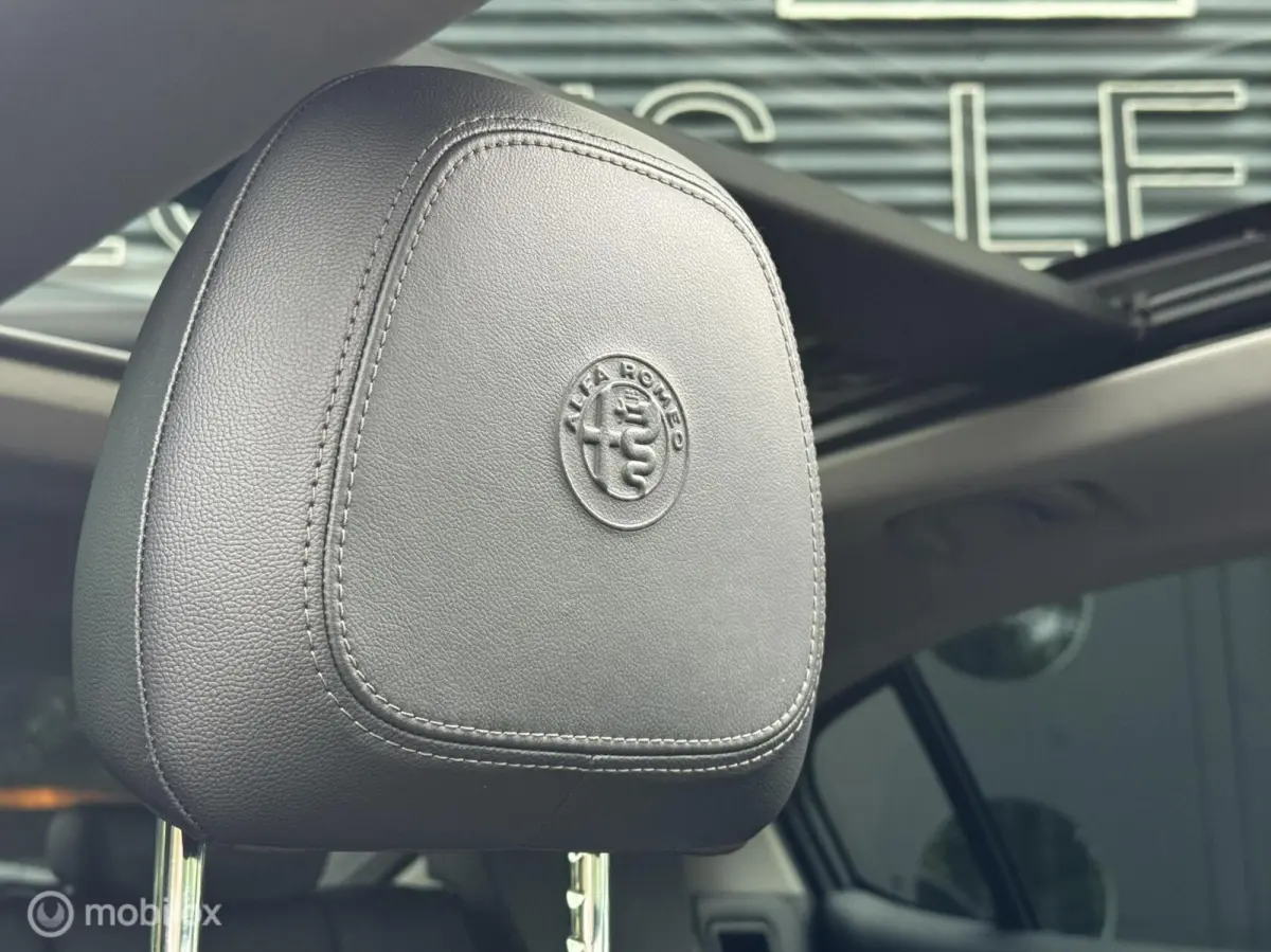 | 2.0 T AWD | PANO | 280 PK | Zwart Leer |
