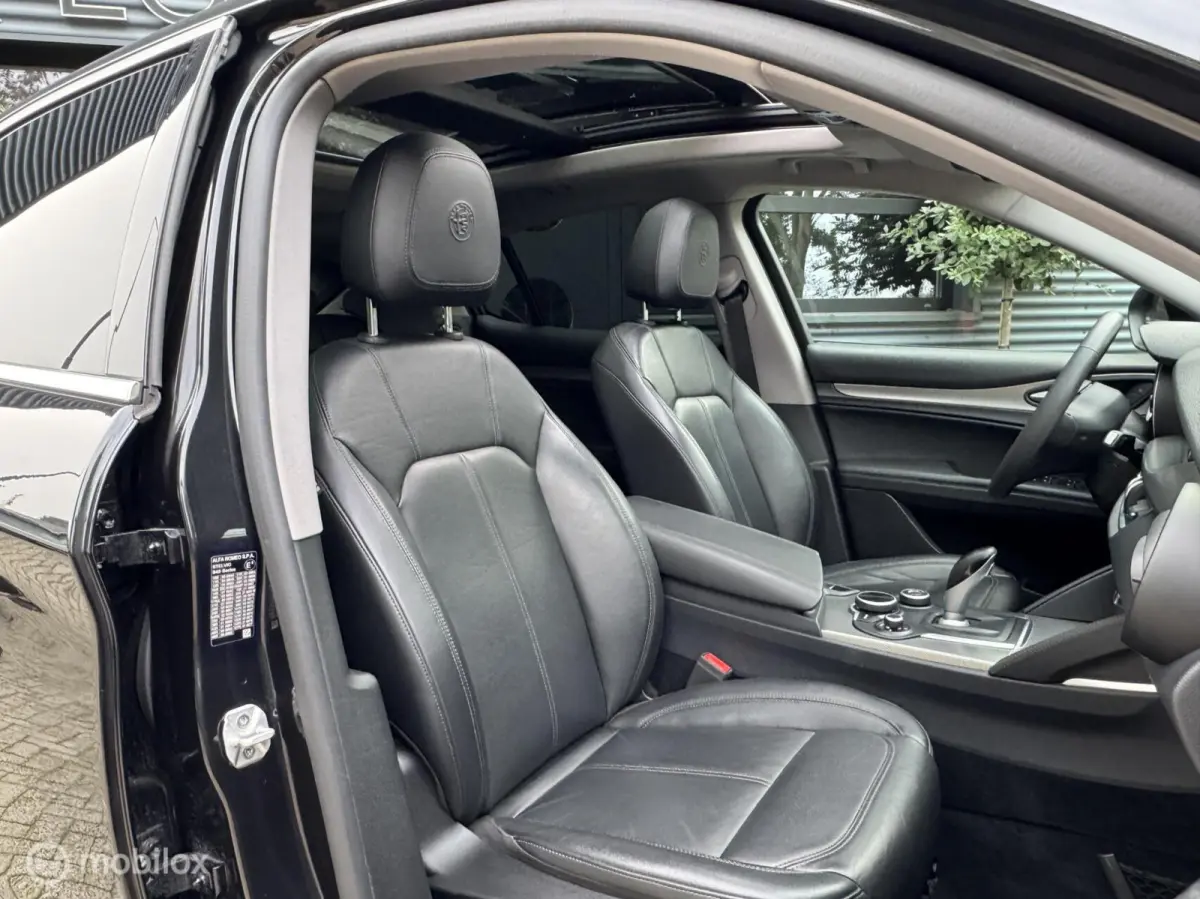 | 2.0 T AWD | PANO | 280 PK | Zwart Leer |