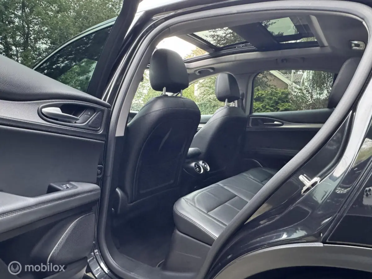 | 2.0 T AWD | PANO | 280 PK | Zwart Leer |
