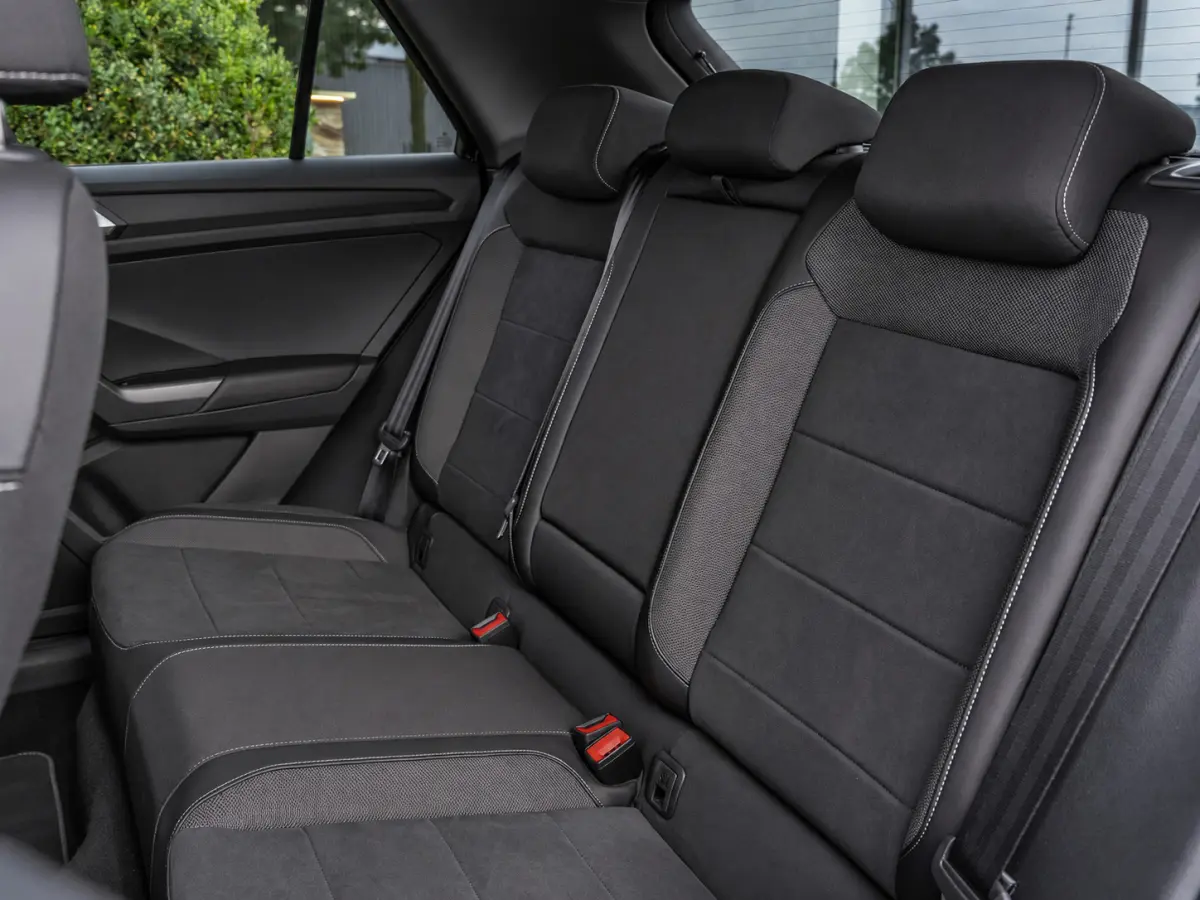 1.5 TSI R-Line|PANO|ACC|19''|MASSAGE|APP|IQ