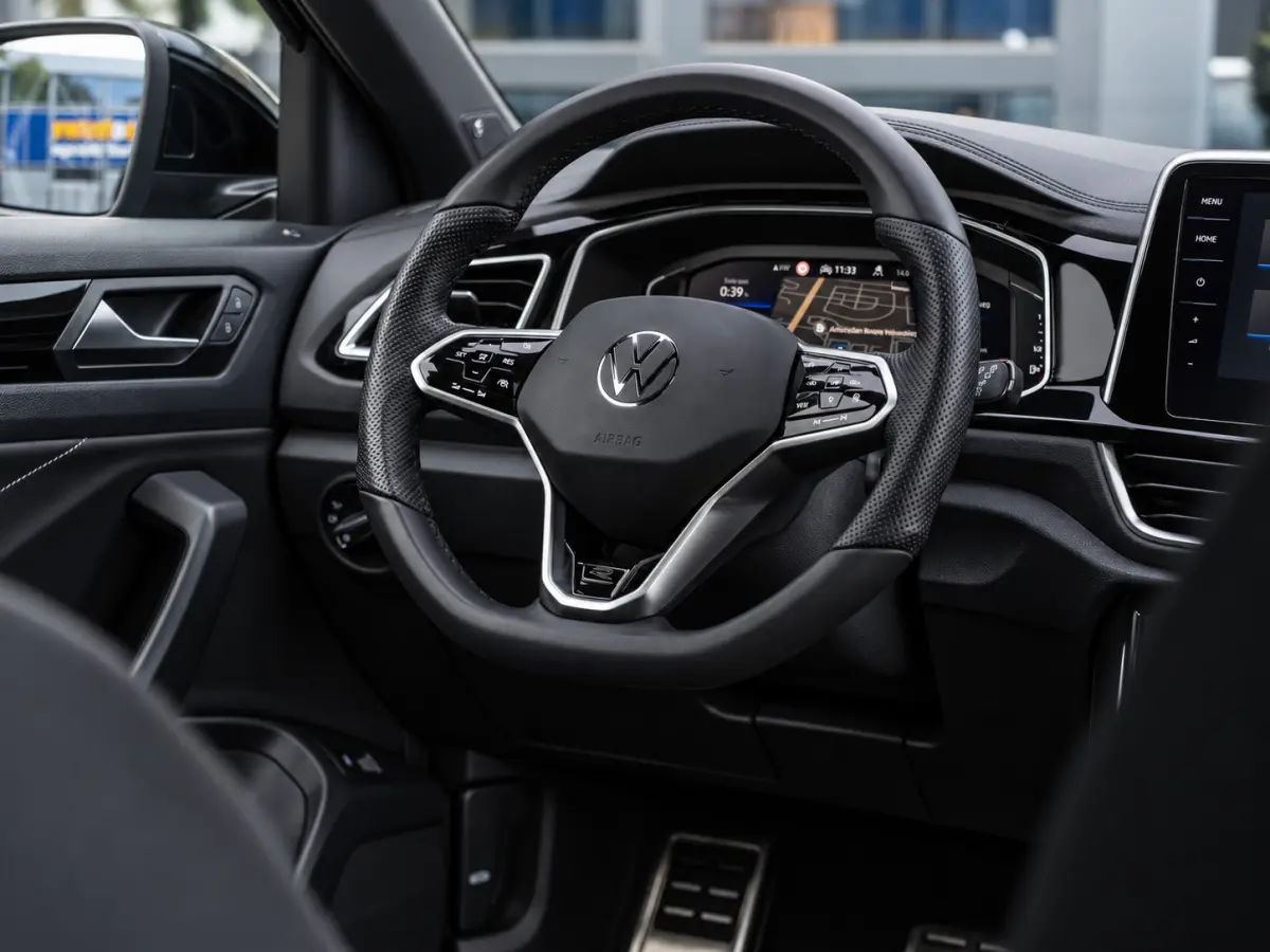 1.5 TSI R-Line|PANO|ACC|19''|MASSAGE|APP|IQ