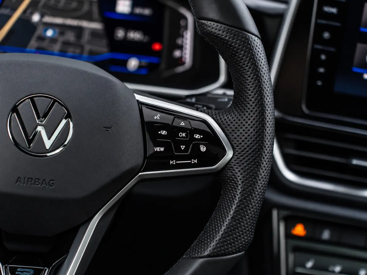 1.5 TSI R-Line|PANO|ACC|19''|MASSAGE|APP|IQ