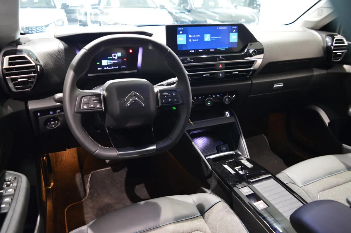Feel Edition 50 kWh - 1e PART. EIGENAAR - LAGE KILOMETERSTAND - CARPLAY