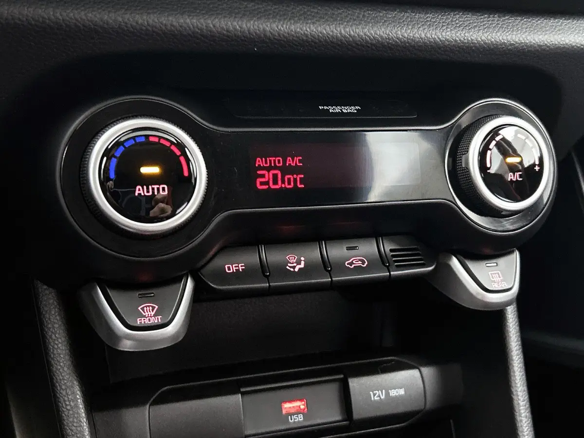 1.0 T-GDi GT-Line 5p | SCHUIF-KANTELDAK | ACHTERUITRIJCAMERA | APPLE CARPLAY - ANDROID AUTO | LEDER | STOELVERWARMING | STUURWIELVERWARMING | CLIMATE CONTROL | CRUISE CONTROL | LICHTMETALEN 