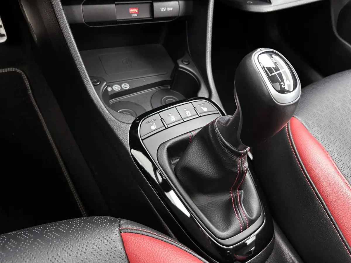 1.0 T-GDi GT-Line 5p | SCHUIF-KANTELDAK | ACHTERUITRIJCAMERA | APPLE CARPLAY - ANDROID AUTO | LEDER | STOELVERWARMING | STUURWIELVERWARMING | CLIMATE CONTROL | CRUISE CONTROL | LICHTMETALEN 