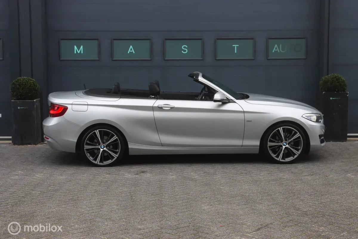 220i Sport|Bi-Xenon|LEDER|PDC|AUT|NAP