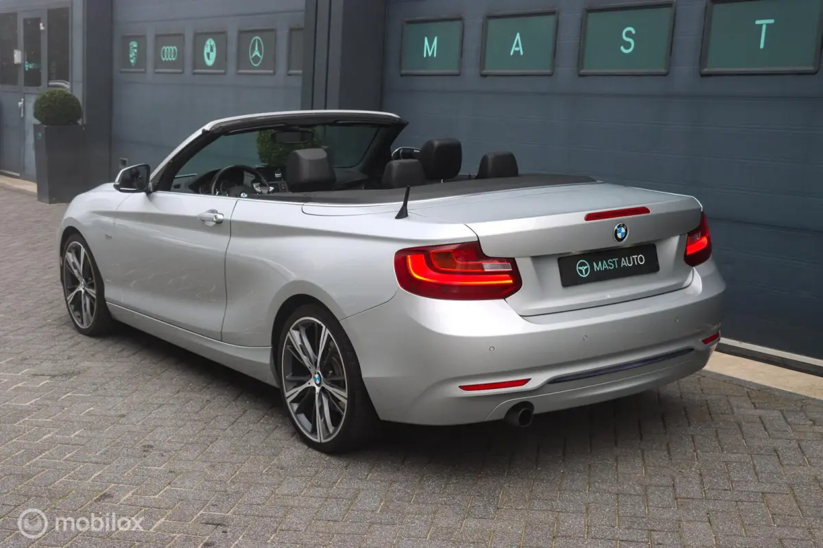 220i Sport|Bi-Xenon|LEDER|PDC|AUT|NAP