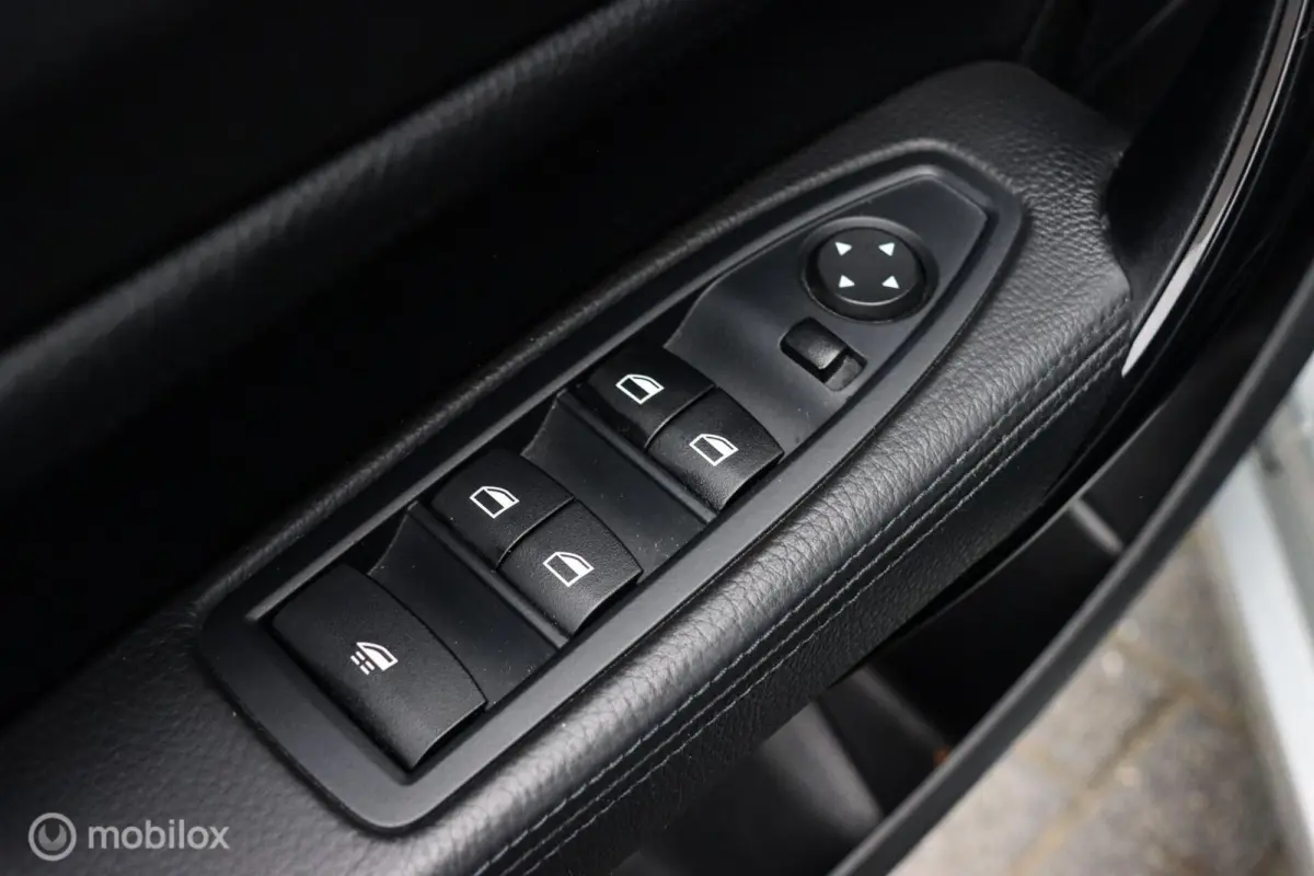 220i Sport|Bi-Xenon|LEDER|PDC|AUT|NAP