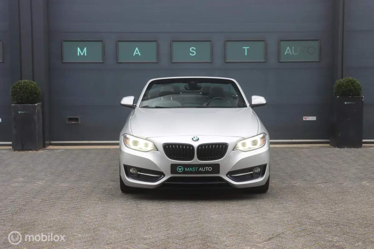 220i Sport|Bi-Xenon|LEDER|PDC|AUT|NAP