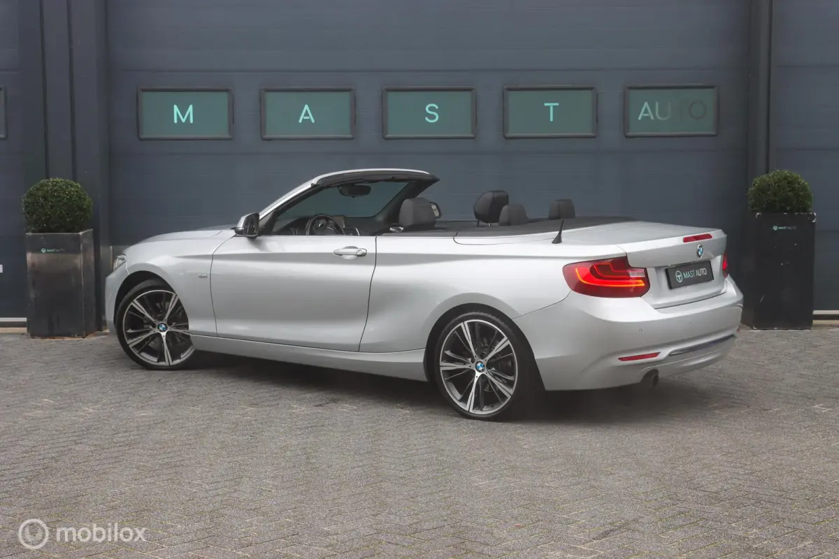 220i Sport|Bi-Xenon|LEDER|PDC|AUT|NAP