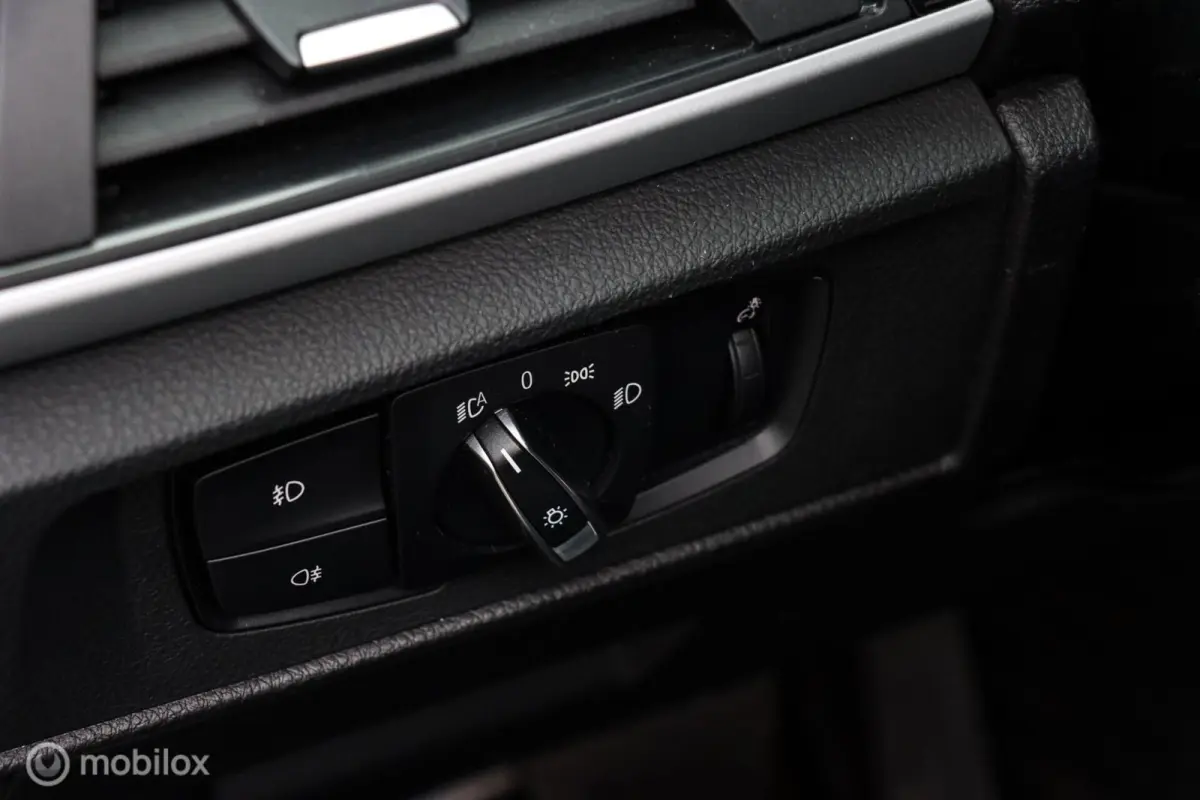 220i Sport|Bi-Xenon|LEDER|PDC|AUT|NAP
