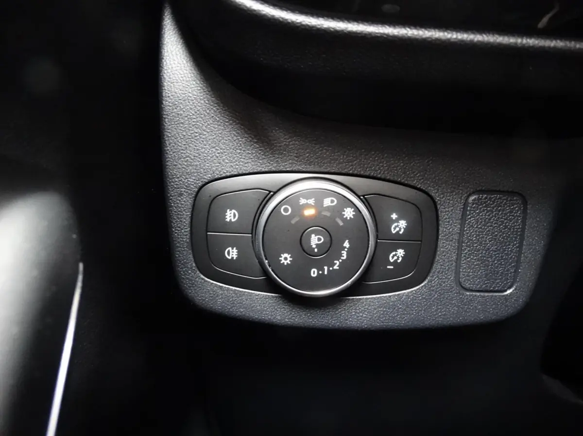 ST-Line 125PK Aut. | LED | Navi | Winter Pack