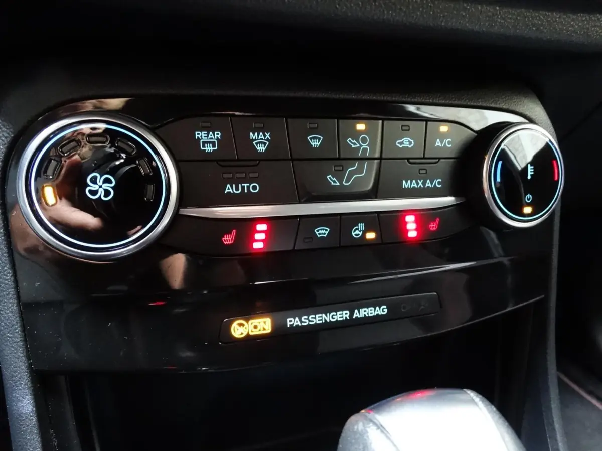 ST-Line 125PK Aut. | LED | Navi | Winter Pack