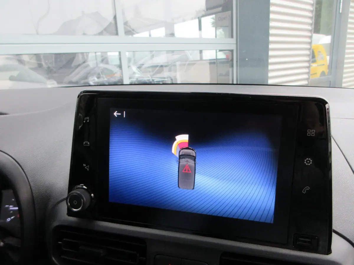 1.5 D-4D Live, 102pk, Euro 6, Airco, PDC, 3-Zits, Navigatie.