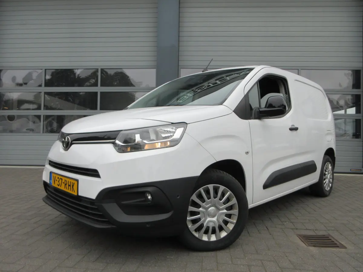 1.5 D-4D Live, 102pk, Euro 6, Airco, PDC, 3-Zits, Navigatie.