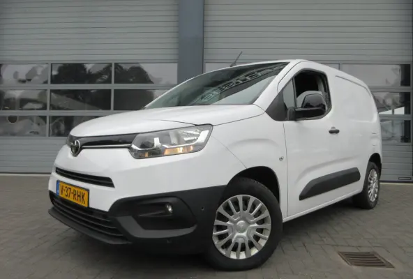 1.5 D-4D Live, 102pk, Euro 6, Airco, PDC, 3-Zits, Navigatie.