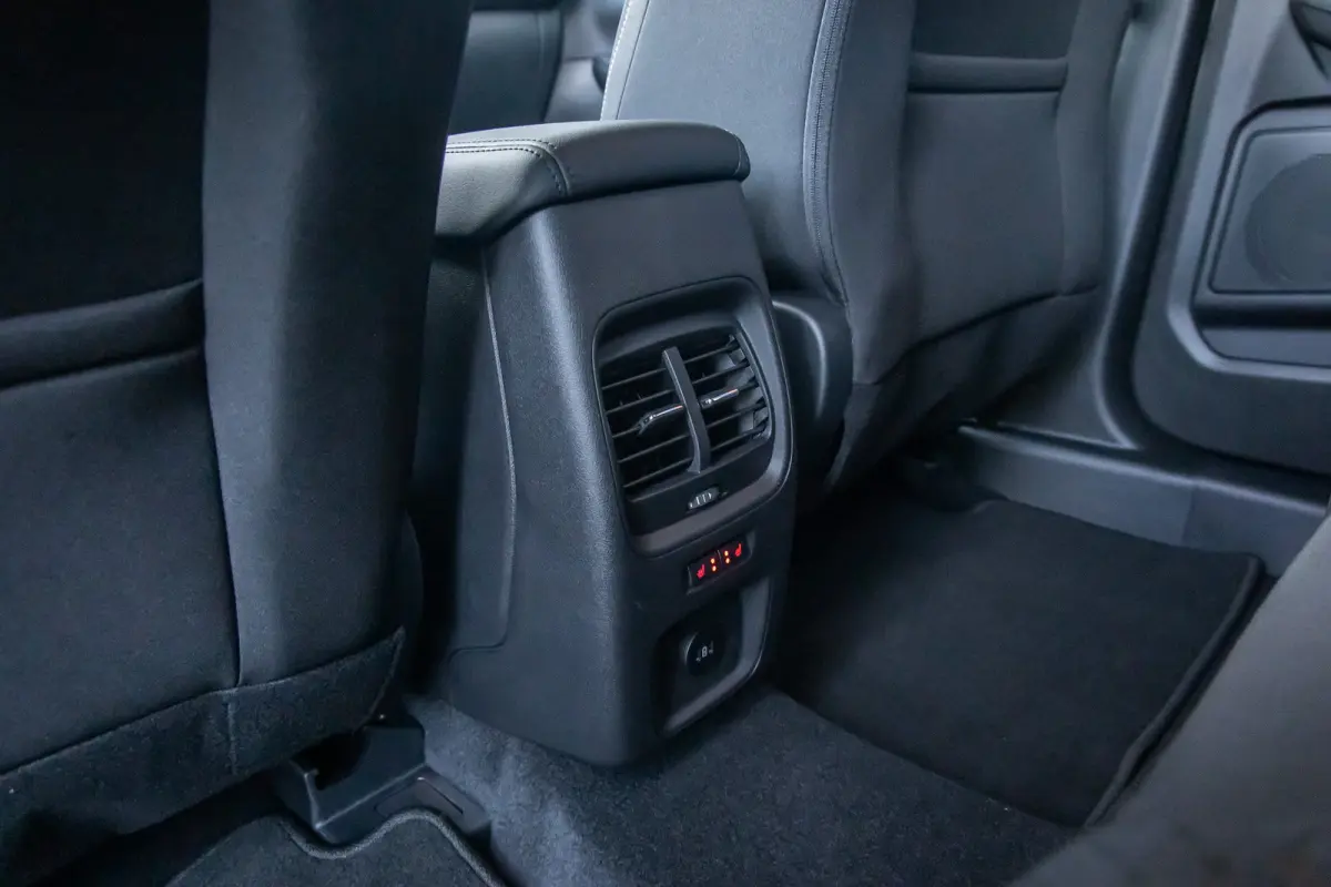 2.5 PHEV Titanium | DEMO-DEAL | Trekhaak | Camera | Stoel/stuur/voorruit verwarming | Apple Carplay/Android Auto | Full-LED | Navigatiesysteem | Achteruitrijcamera | Apple Carplay/Android Au