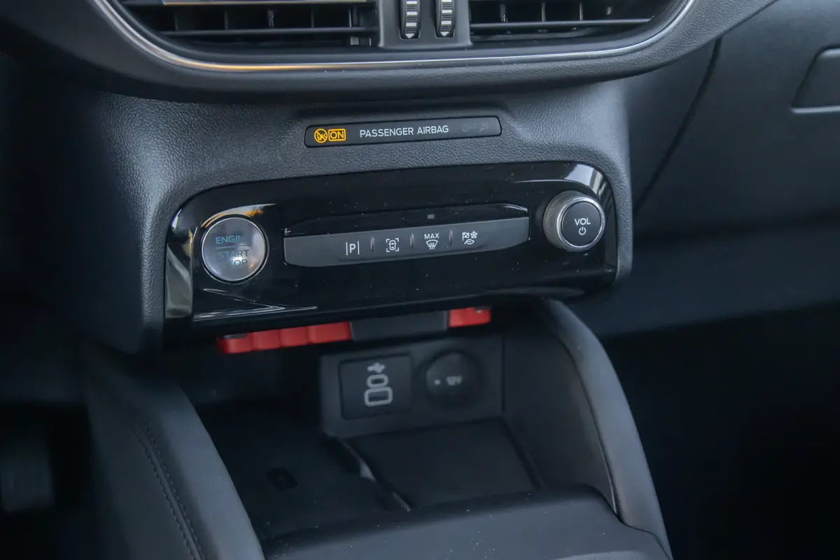 2.5 PHEV Titanium | DEMO-DEAL | Trekhaak | Camera | Stoel/stuur/voorruit verwarming | Apple Carplay/Android Auto | Full-LED | Navigatiesysteem | Achteruitrijcamera | Apple Carplay/Android Au