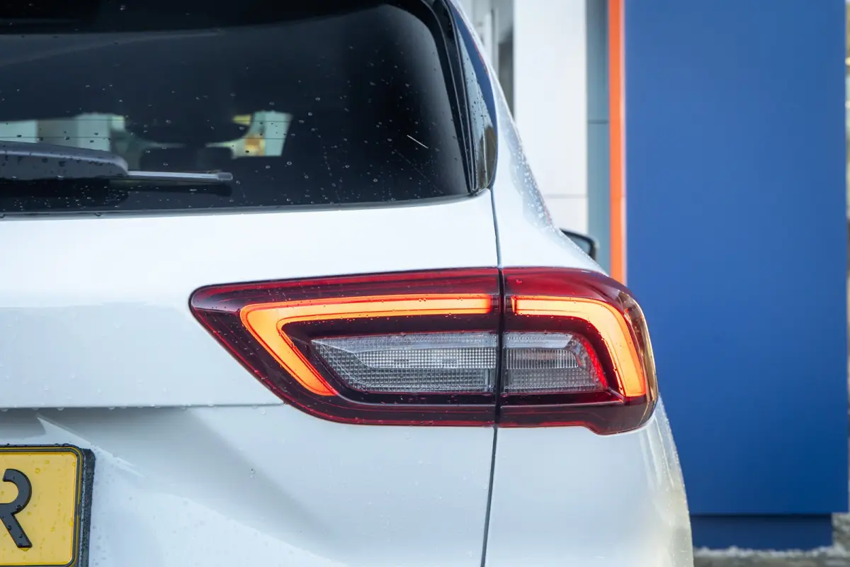 2.5 PHEV Titanium | DEMO-DEAL | Trekhaak | Camera | Stoel/stuur/voorruit verwarming | Apple Carplay/Android Auto | Full-LED | Navigatiesysteem | Achteruitrijcamera | Apple Carplay/Android Au
