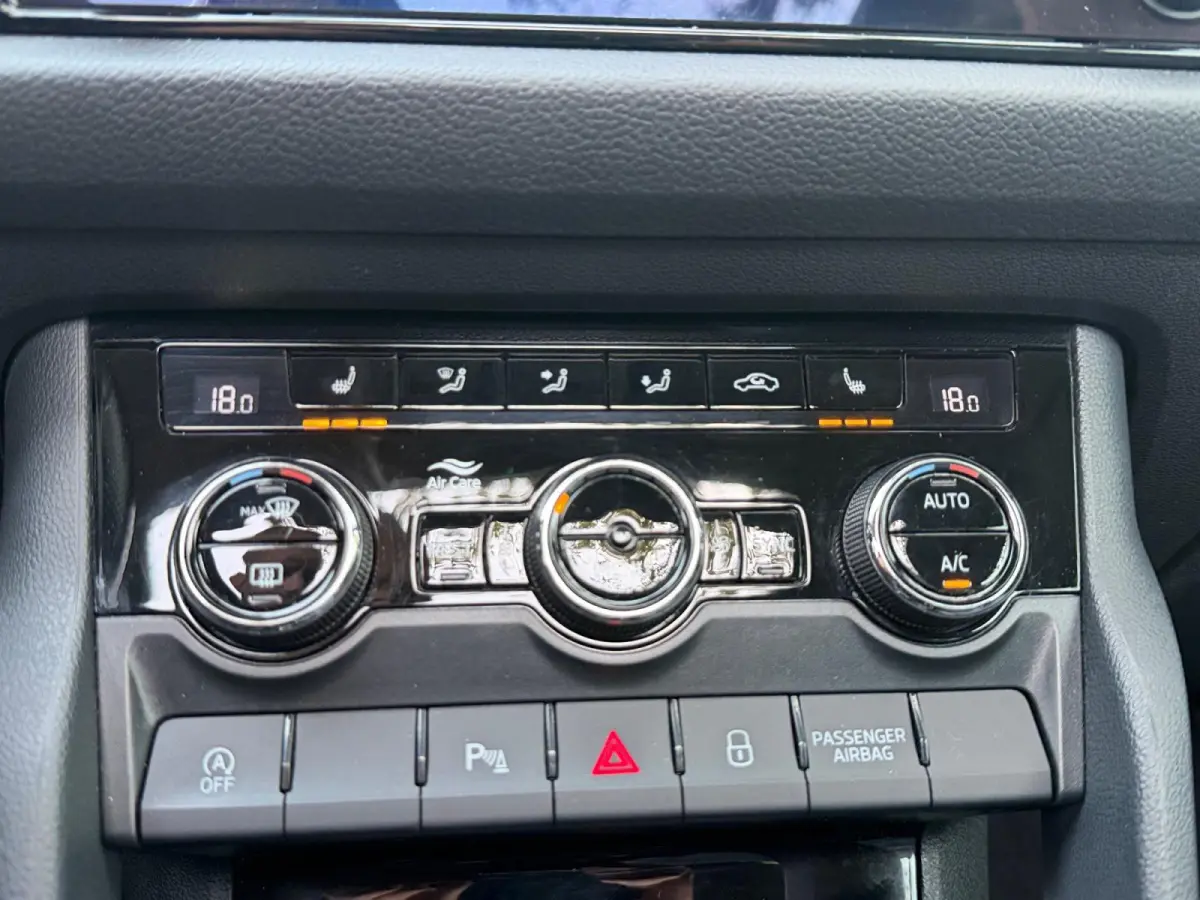 1.5 TSI Business Edition DEALER ONDERHOUDEN | PANORAMADAK | TREKHAAK | ELEKTRISCHE ACHTERKLEP | AUTOMAAT | 12 MAANDEN BOVAG GARANTIE