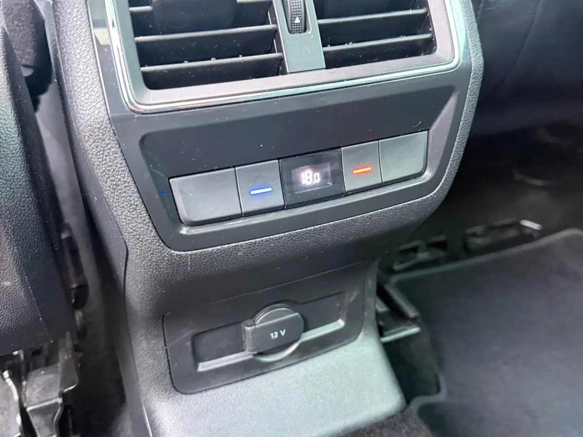 1.5 TSI Business Edition DEALER ONDERHOUDEN | PANORAMADAK | TREKHAAK | ELEKTRISCHE ACHTERKLEP | AUTOMAAT | 12 MAANDEN BOVAG GARANTIE