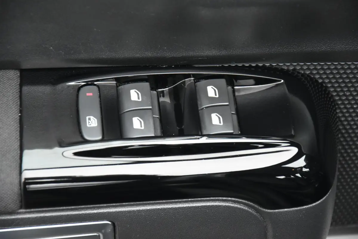 1.2 PureTech Shine Clima Apple Navi Cruise PDC