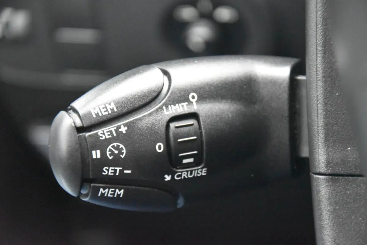 1.2 PureTech Shine Clima Apple Navi Cruise PDC