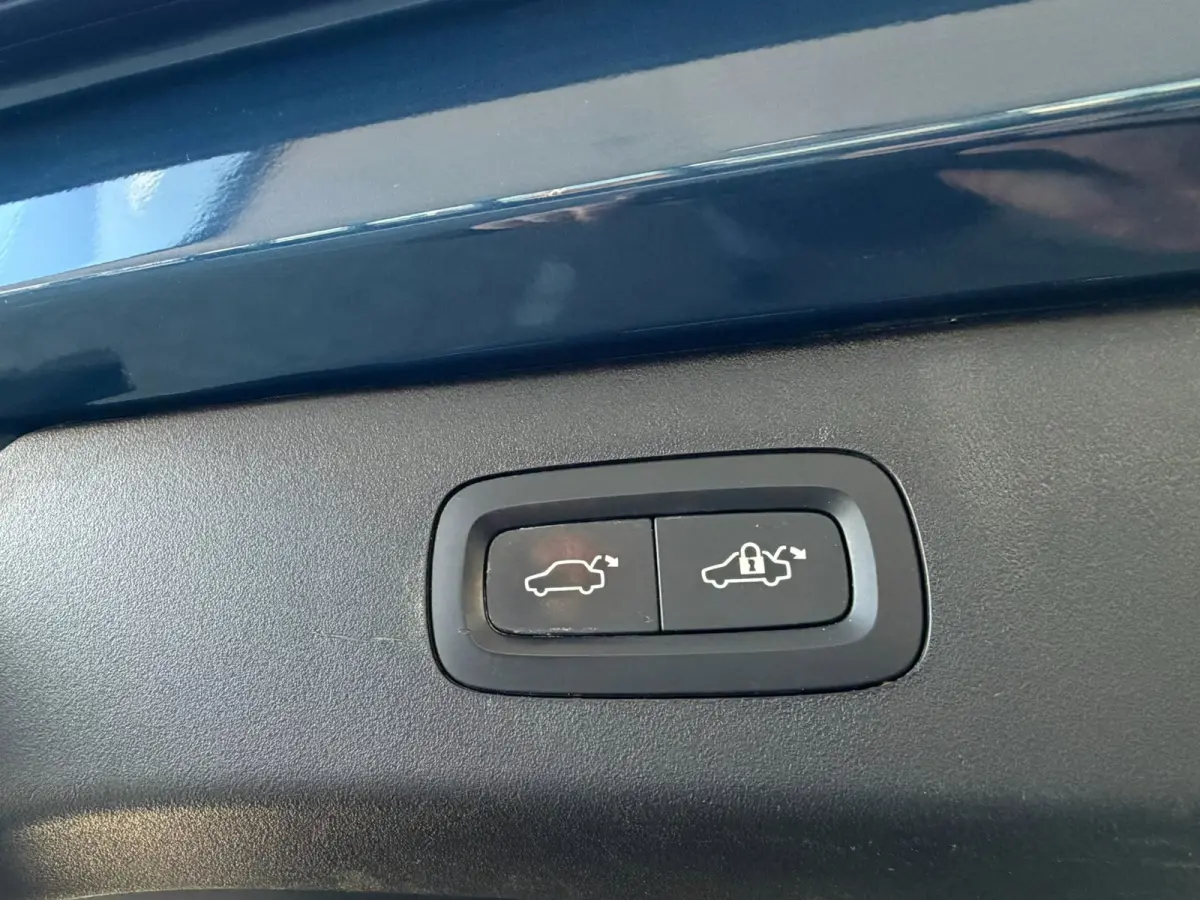1.5 Trekhaak l Pano l NAVI l Camera l Zwarte Hemel