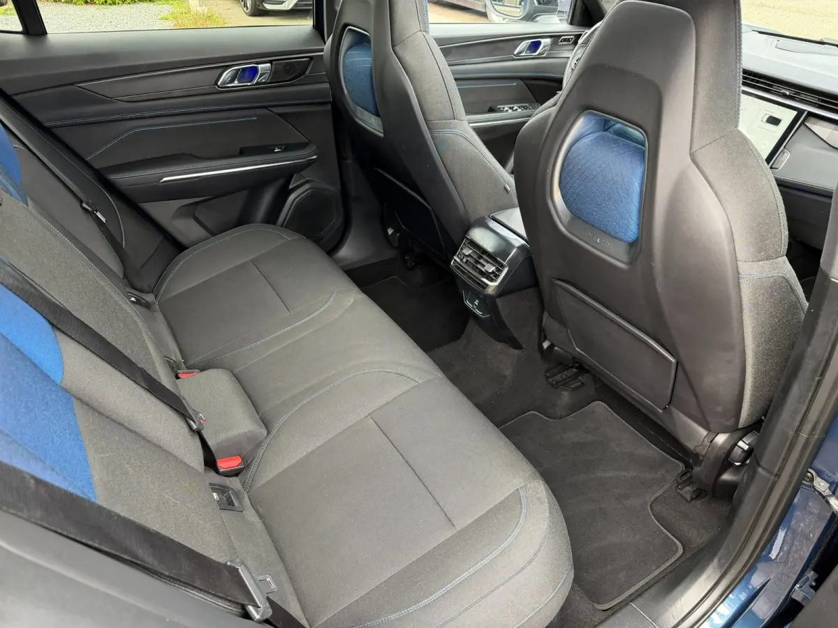 1.5 Trekhaak l Pano l NAVI l Camera l Zwarte Hemel