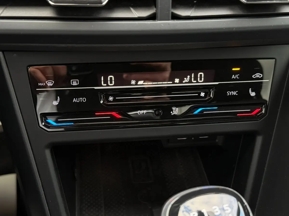 1.0 TSI R-Line PANO l ACC l CARPLAY