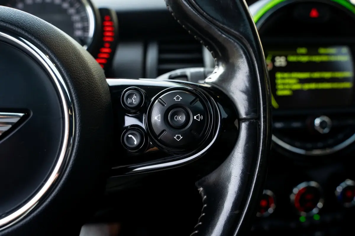 1.5 Cooper Chili Serious Business | PANO | Black Edition | Camera + PDC | LED Ring | Union Jack |