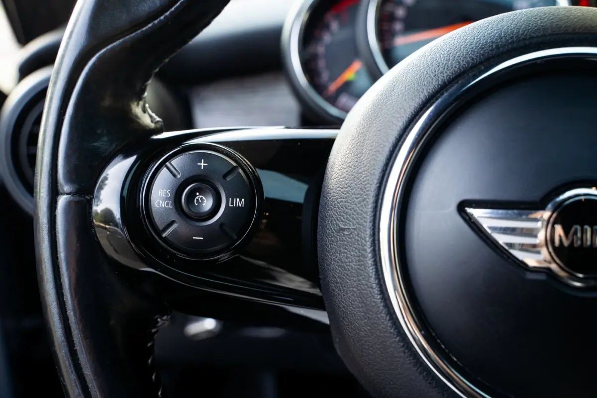 1.5 Cooper Chili Serious Business | PANO | Black Edition | Camera + PDC | LED Ring | Union Jack |