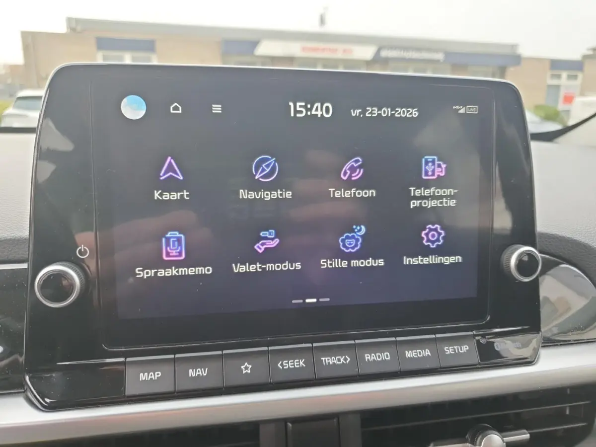 1.0 DPI DynamicLine | Navigatie | Camera | Airco | Cruise control | Elektrische ramen voor en achter | Apple Carplay / Android Auto |