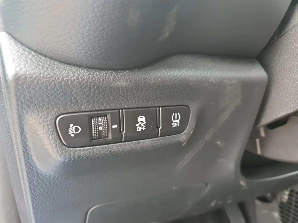 1.0 DPI DynamicLine | Navigatie | Camera | Airco | Cruise control | Elektrische ramen voor en achter | Apple Carplay / Android Auto |