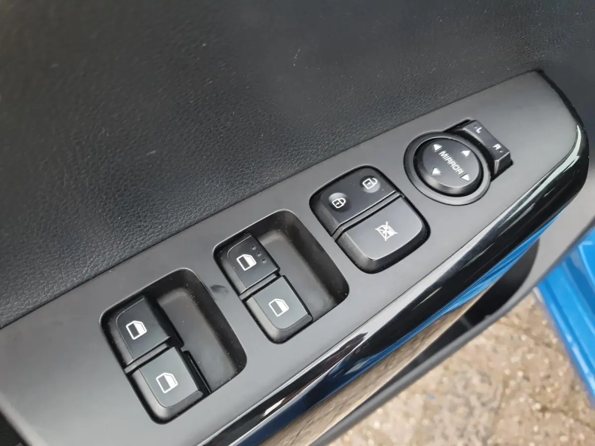 1.0 DPI DynamicLine | Navigatie | Camera | Airco | Cruise control | Elektrische ramen voor en achter | Apple Carplay / Android Auto |