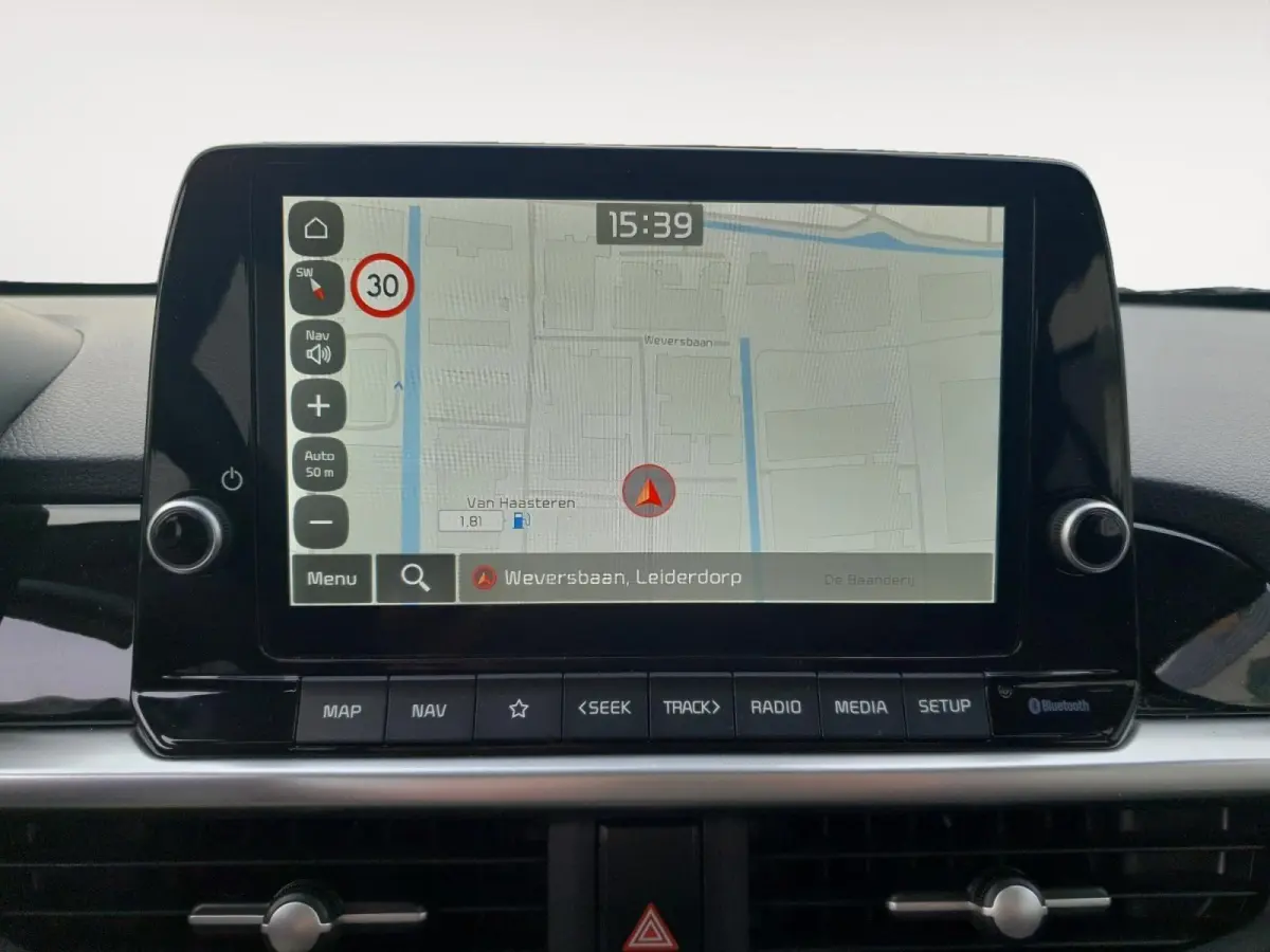 1.0 DPI DynamicLine | Navigatie | Camera | Airco | Cruise control | Elektrische ramen voor en achter | Apple Carplay / Android Auto |