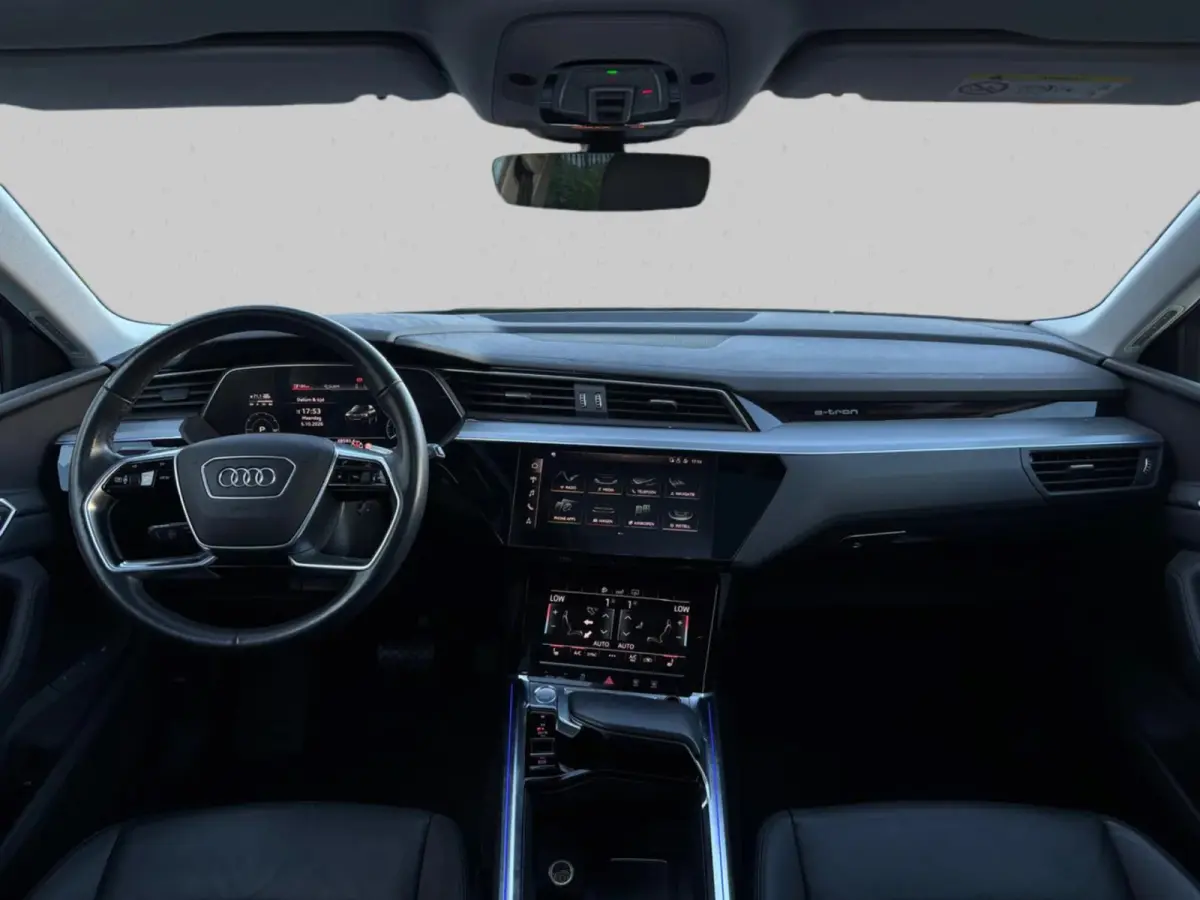 E-tron 55 quattro 95 kWh (Goed OndH, Panorama, Carplay, Trekhaak, Lane Assist, StoelV, Camera, Addapt Cruise, Etc)