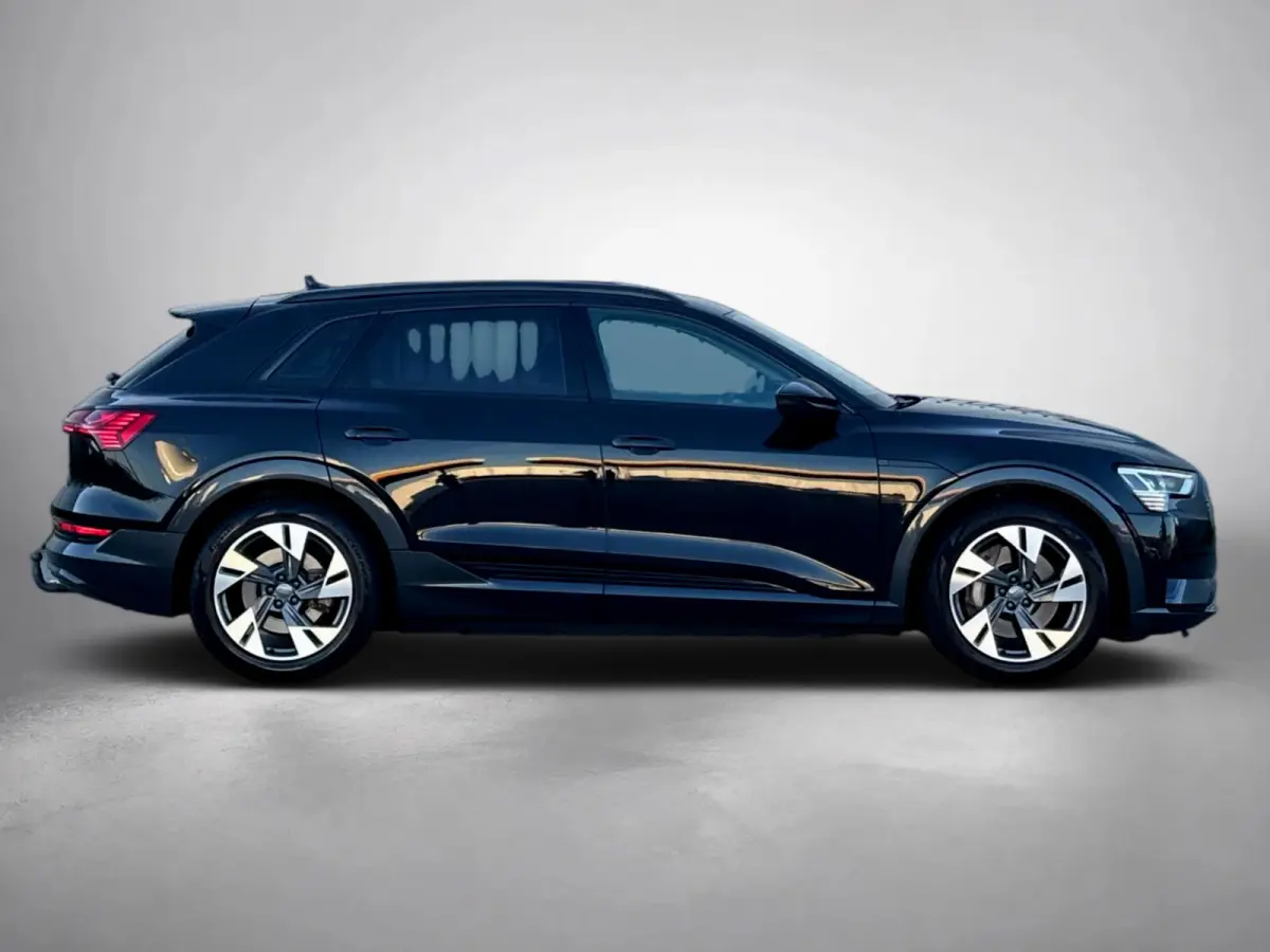 E-tron 55 quattro 95 kWh (Goed OndH, Panorama, Carplay, Trekhaak, Lane Assist, StoelV, Camera, Addapt Cruise, Etc)