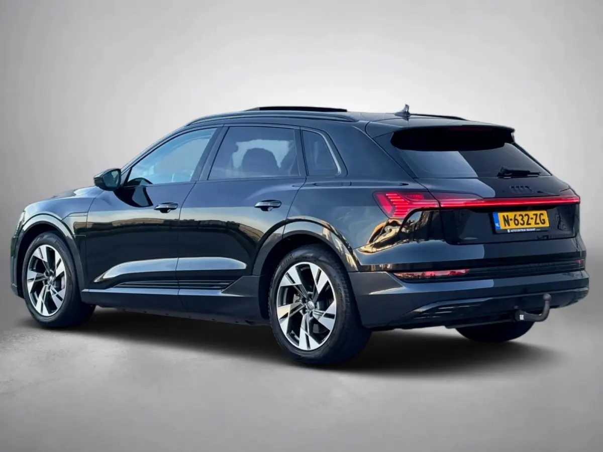 E-tron 55 quattro 95 kWh (Goed OndH, Panorama, Carplay, Trekhaak, Lane Assist, StoelV, Camera, Addapt Cruise, Etc)