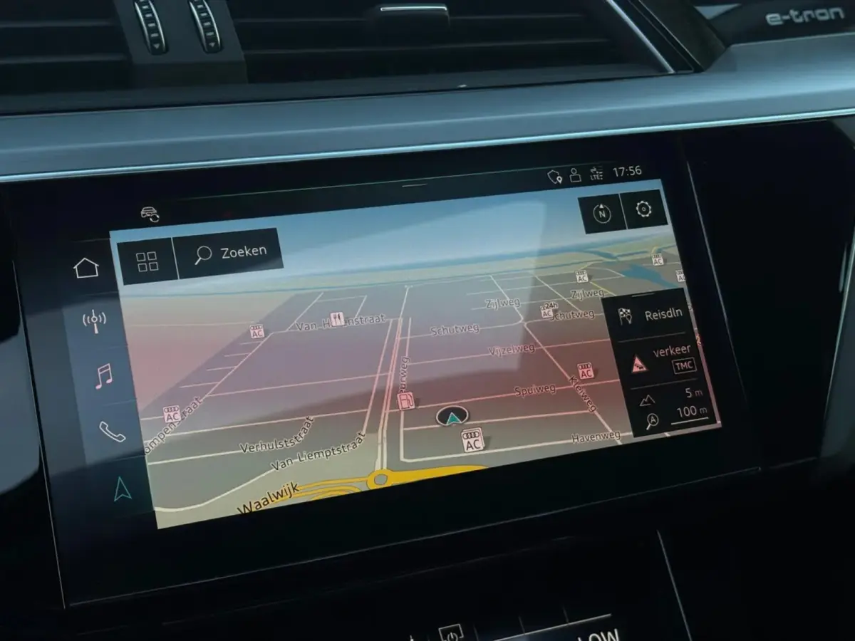 E-tron 55 quattro 95 kWh (Goed OndH, Panorama, Carplay, Trekhaak, Lane Assist, StoelV, Camera, Addapt Cruise, Etc)