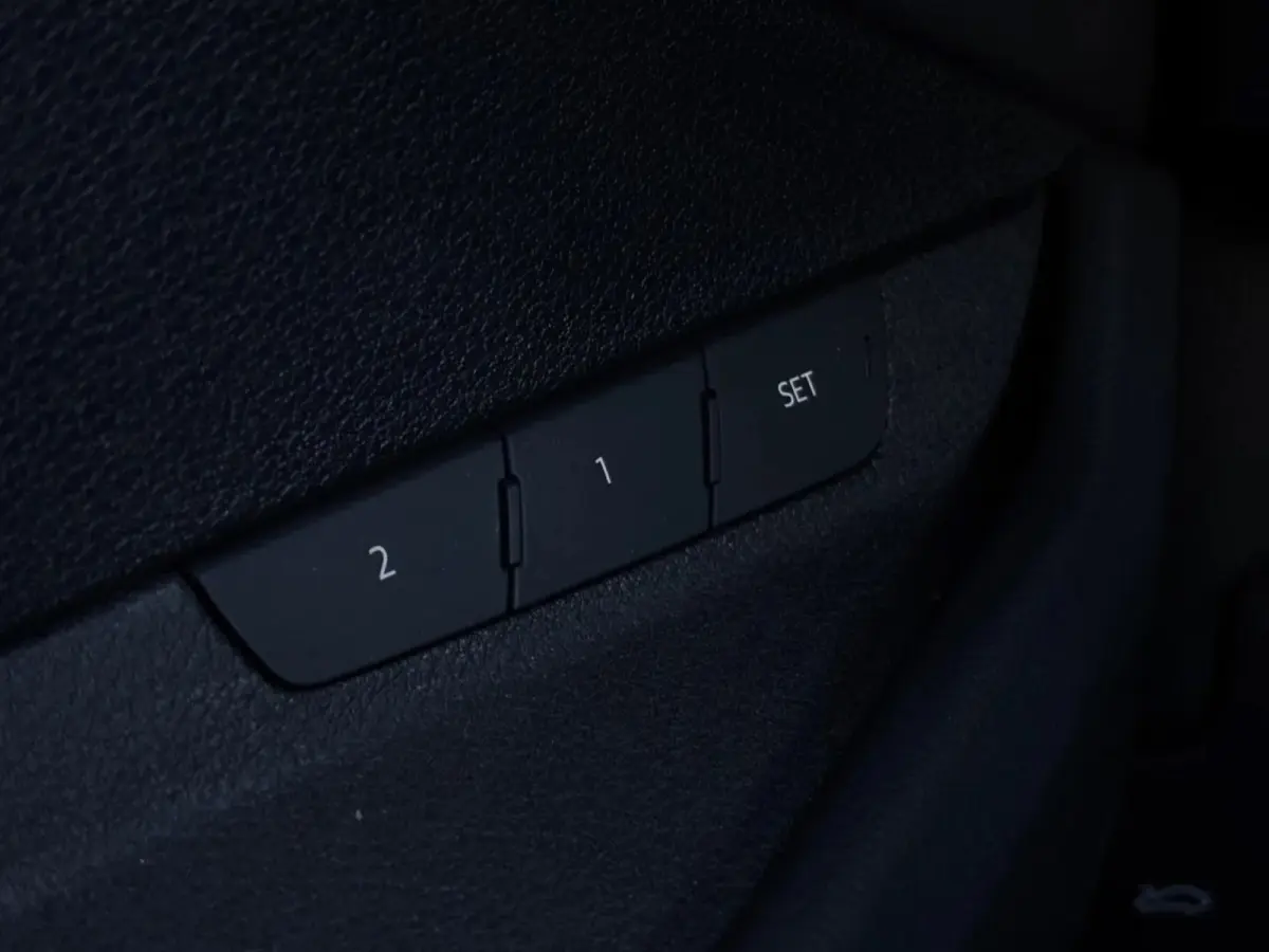 E-tron 55 quattro 95 kWh (Goed OndH, Panorama, Carplay, Trekhaak, Lane Assist, StoelV, Camera, Addapt Cruise, Etc)