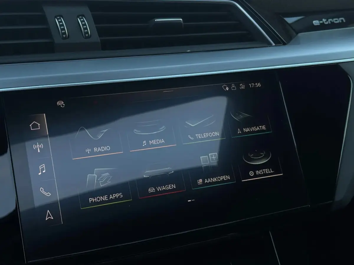 E-tron 55 quattro 95 kWh (Goed OndH, Panorama, Carplay, Trekhaak, Lane Assist, StoelV, Camera, Addapt Cruise, Etc)